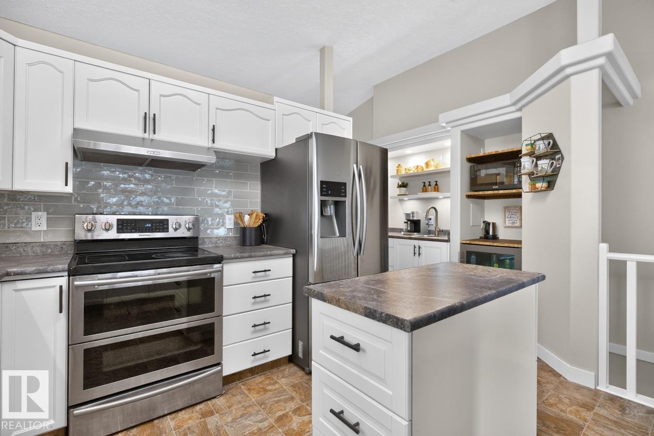 












448 ORMSBY Road NW

,
Edmonton,




AB
T5T 6B1


