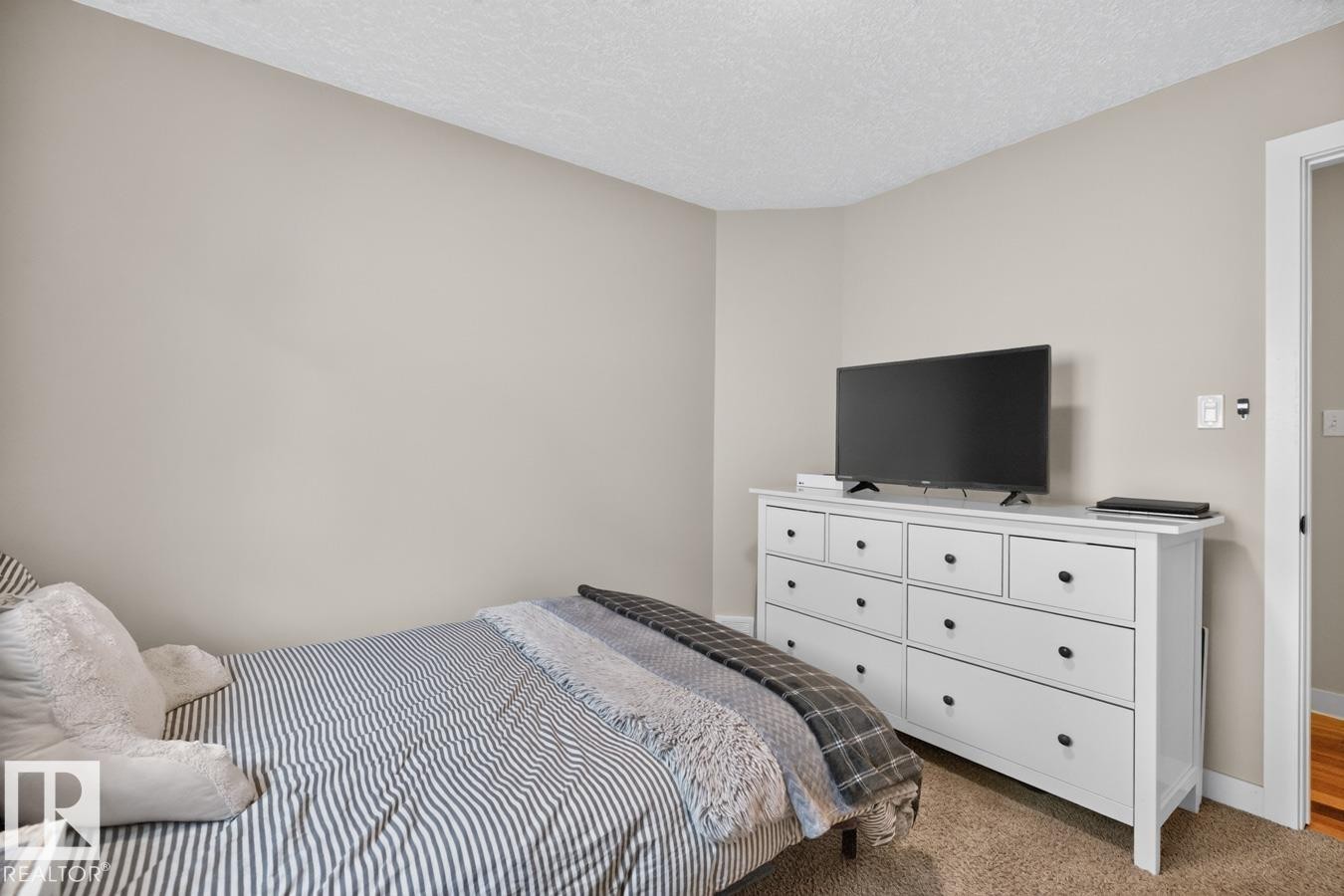 












448 ORMSBY Road NW

,
Edmonton,




AB
T5T 6B1

