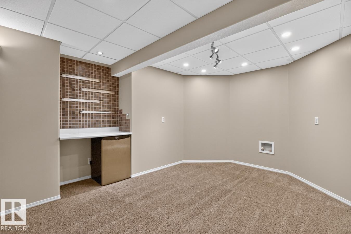 












448 ORMSBY Road NW

,
Edmonton,




AB
T5T 6B1

