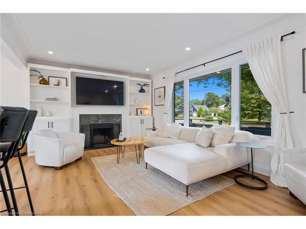 









2227


Deyncourt

Drive,
Burlington,




ON
L7R 1W2

