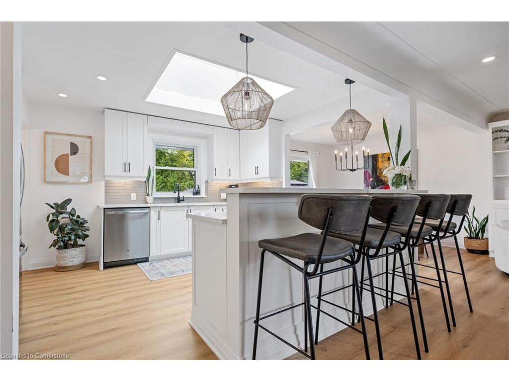 









2227


Deyncourt

Drive,
Burlington,




ON
L7R 1W2

