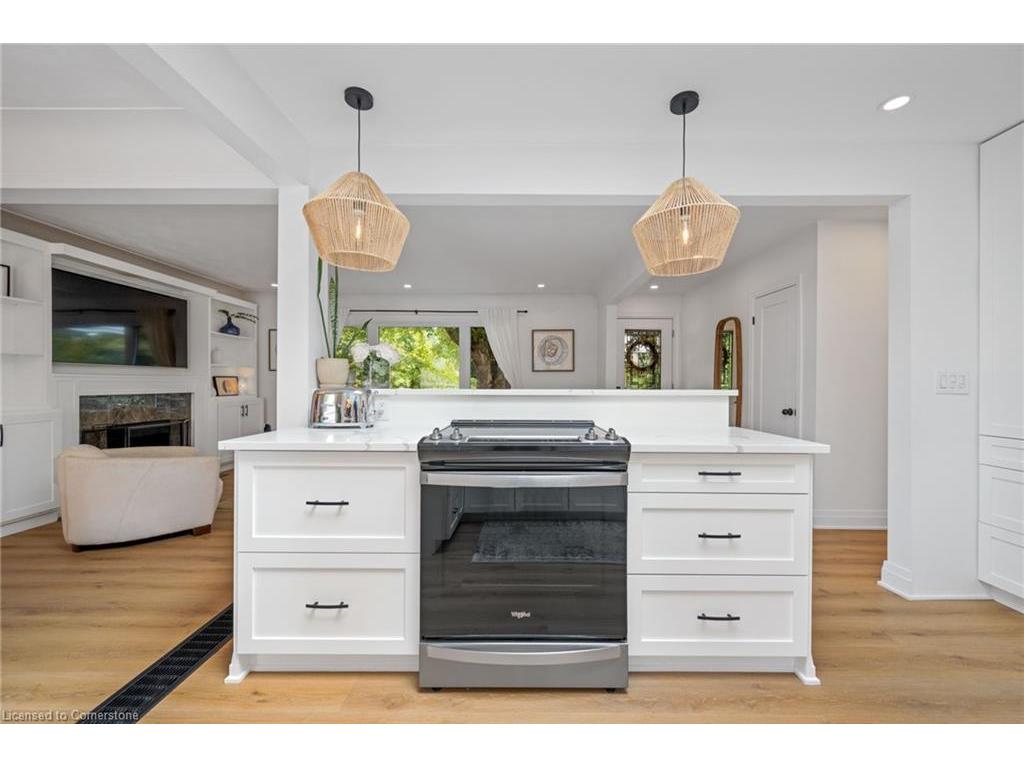 









2227


Deyncourt

Drive,
Burlington,




ON
L7R 1W2

