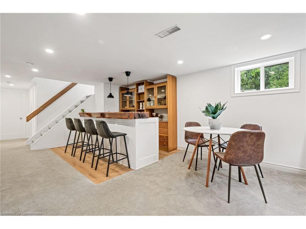 









2227


Deyncourt

Drive,
Burlington,




ON
L7R 1W2

