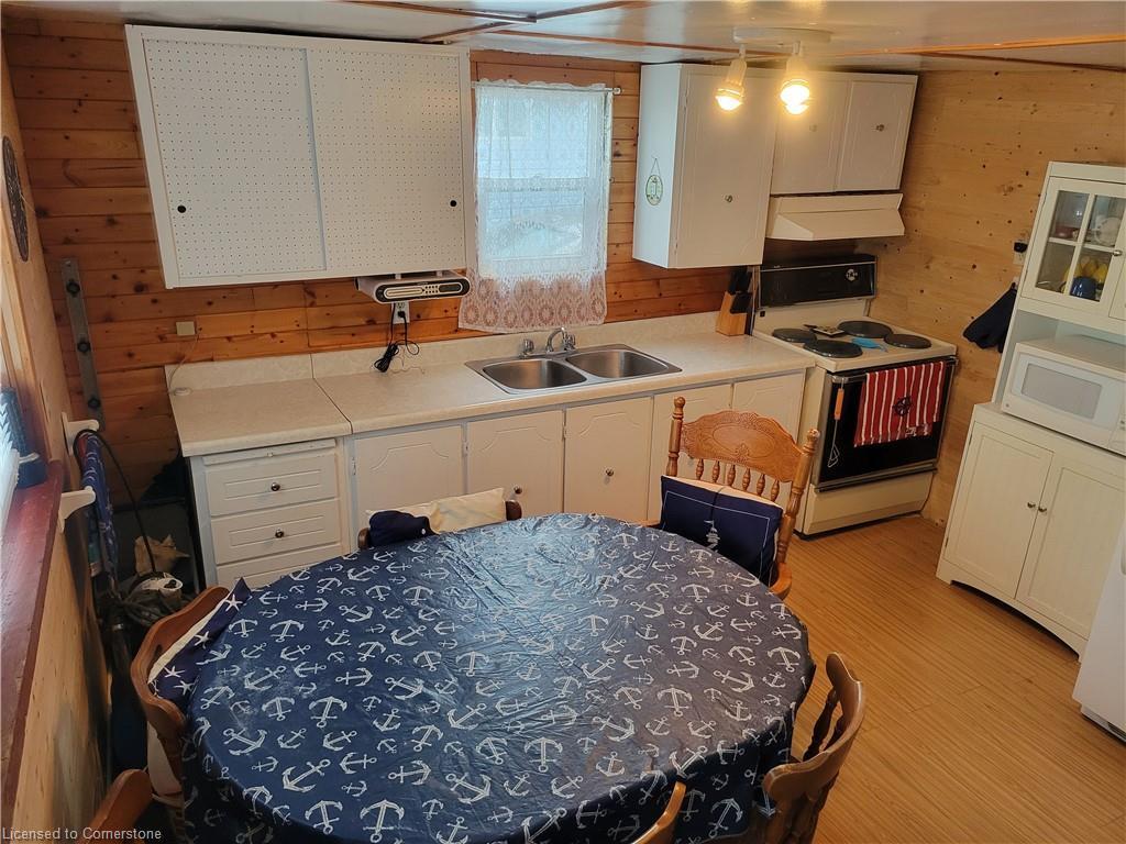 









1072


Lakeshore

Road,
Selkirk,




ON
N0A 1P0

