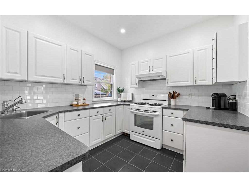 









124


Eastbourne

Avenue,
Hamilton,




ON
L8M 2M8

