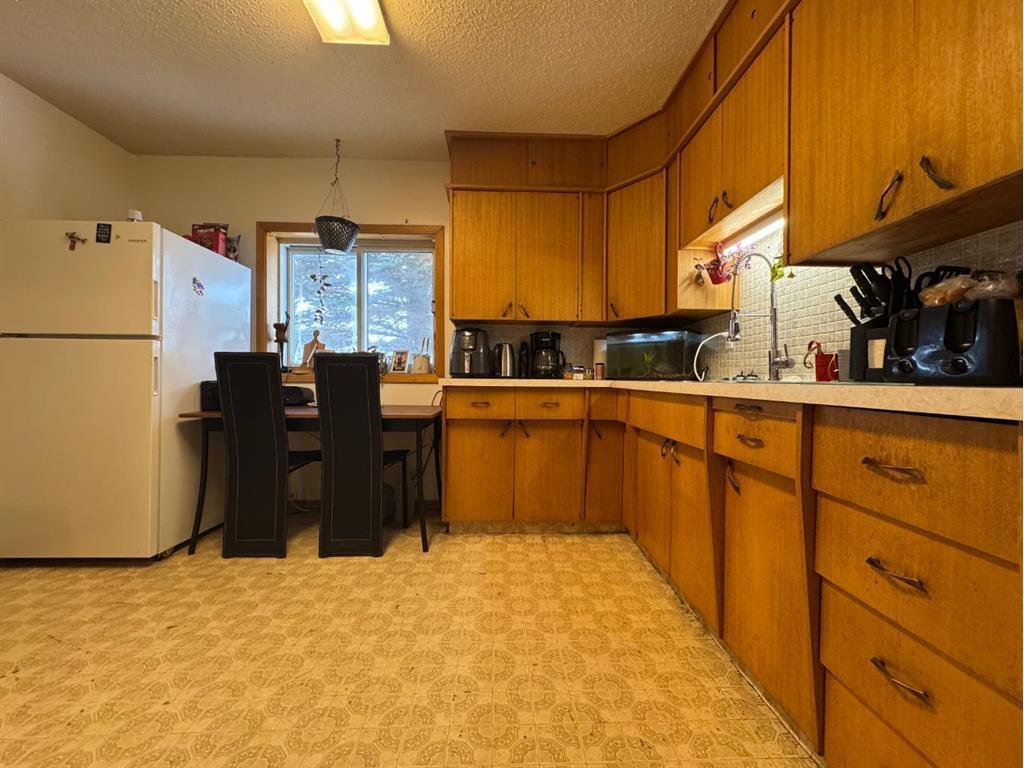 









6009


47A

Avenue,
Camrose,




AB
T4V0H3

