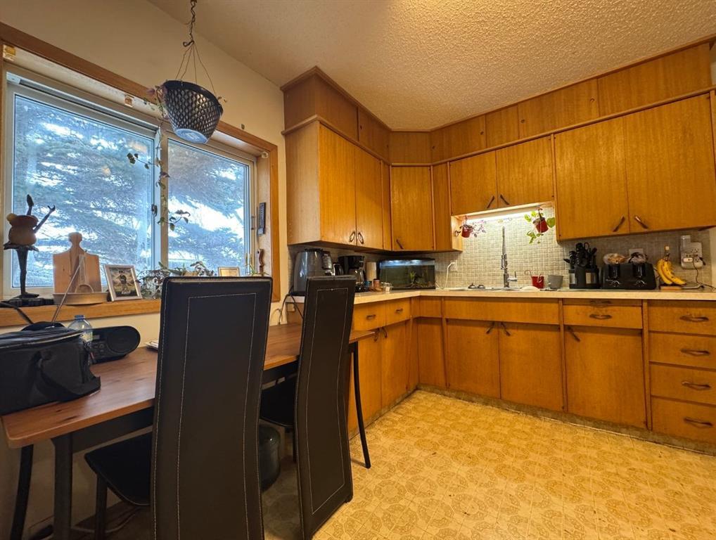









6009


47A

Avenue,
Camrose,




AB
T4V0H3

