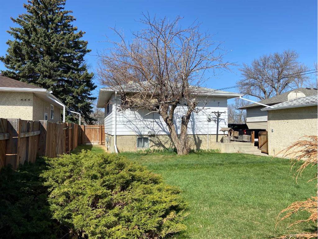 









629


Stafford Drive North

,
Lethbridge,




AB
T1H 2B3


