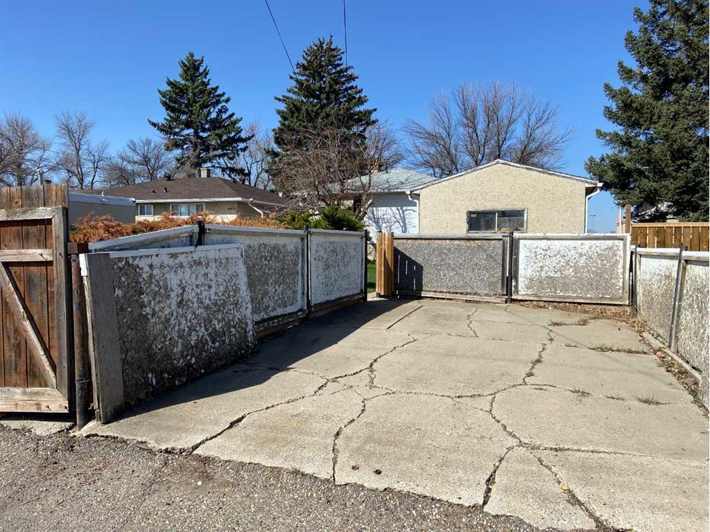 









629


Stafford Drive North

,
Lethbridge,




AB
T1H 2B3

