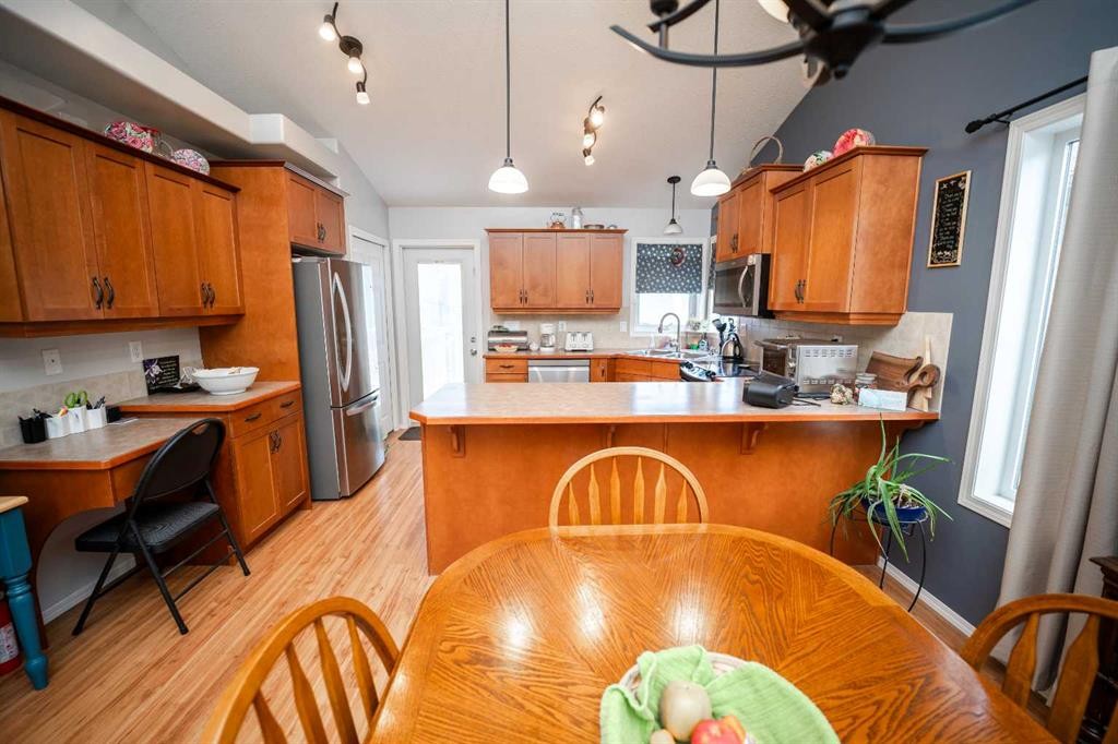 









208


Silkstone

Bay West,
Lethbridge,




AB
T1J 2A2

