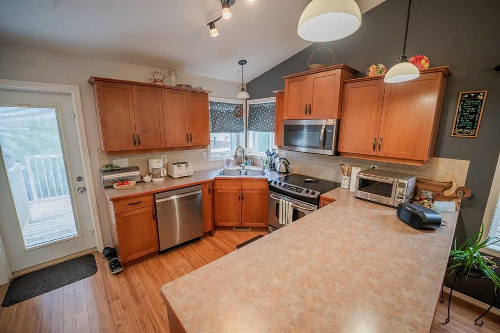 









208


Silkstone

Bay West,
Lethbridge,




AB
T1J 2A2

