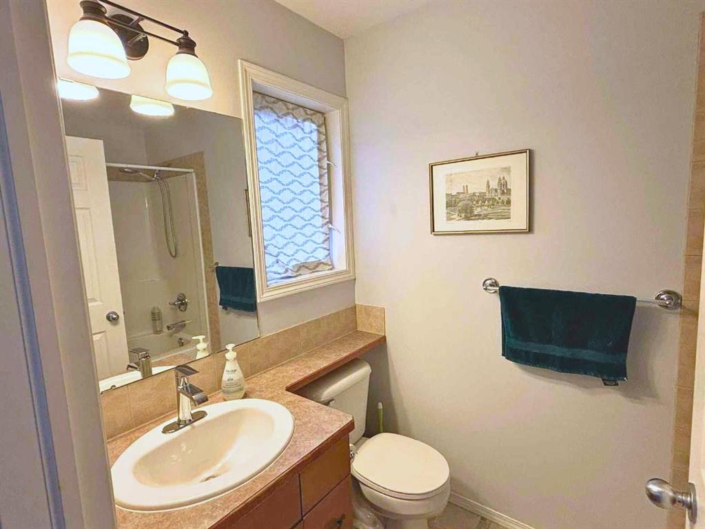 









208


Silkstone

Bay West,
Lethbridge,




AB
T1J 2A2

