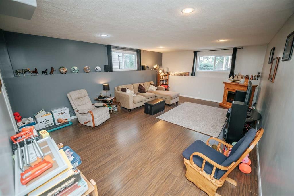 









208


Silkstone

Bay West,
Lethbridge,




AB
T1J 2A2


