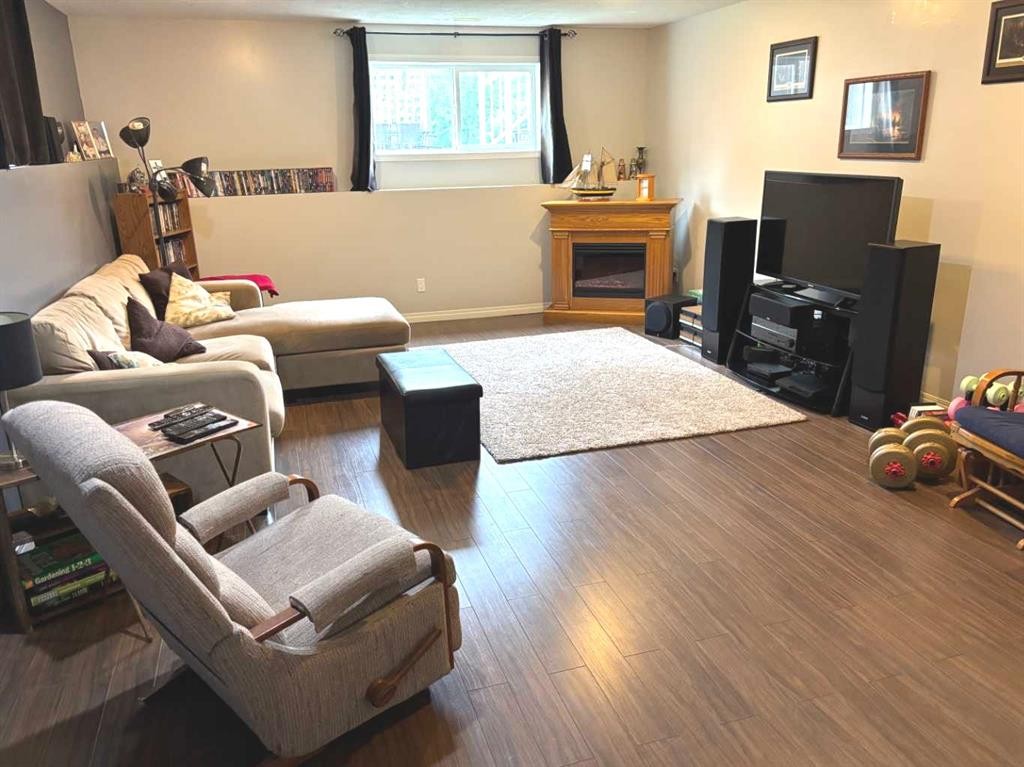 









208


Silkstone

Bay West,
Lethbridge,




AB
T1J 2A2

