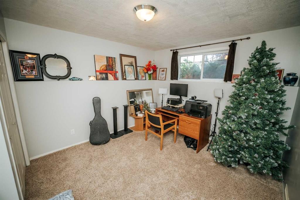 









208


Silkstone

Bay West,
Lethbridge,




AB
T1J 2A2

