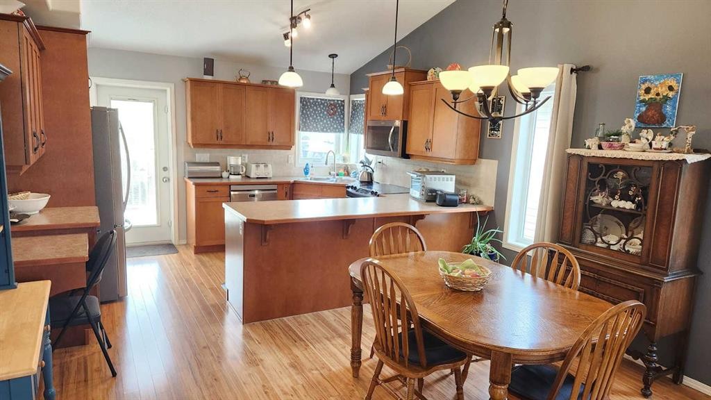 









208


Silkstone

Bay West,
Lethbridge,




AB
T1J 2A2

