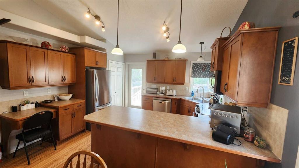 









208


Silkstone

Bay West,
Lethbridge,




AB
T1J 2A2

