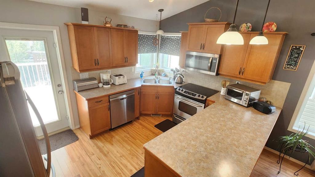 









208


Silkstone

Bay West,
Lethbridge,




AB
T1J 2A2

