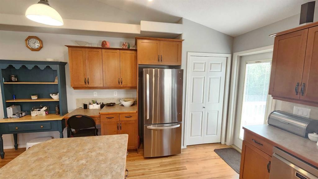 









208


Silkstone

Bay West,
Lethbridge,




AB
T1J 2A2

