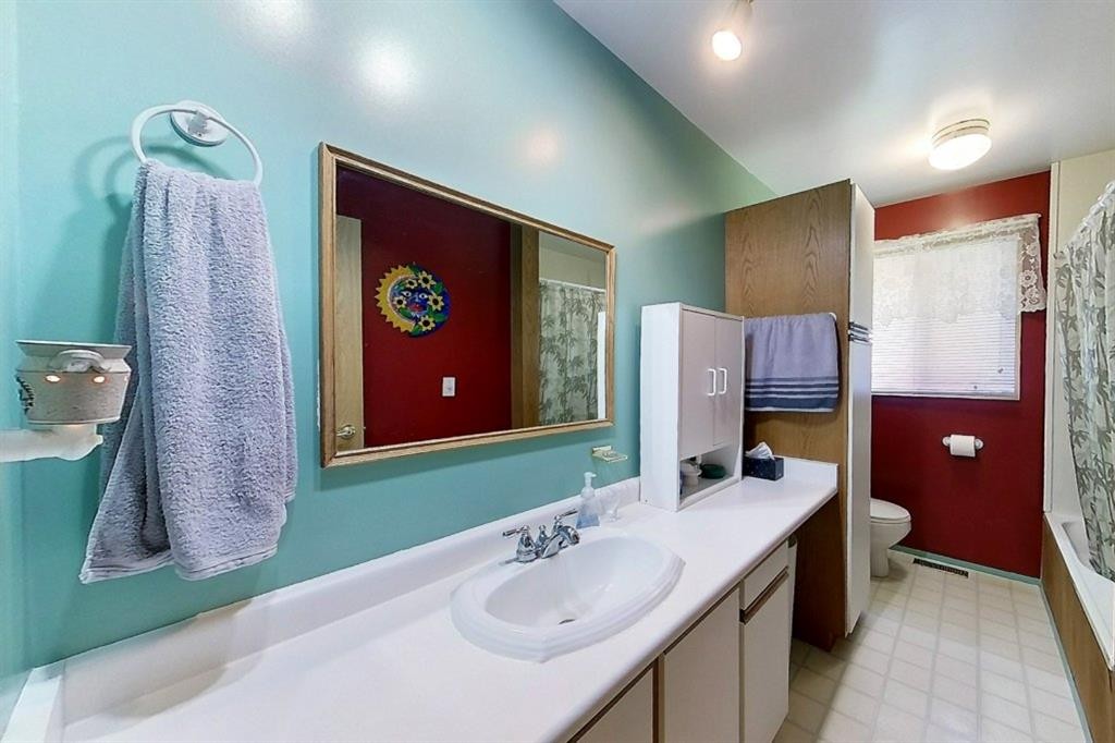 









5114


49 AVE

,
Robb,




AB
T0E 1X0

