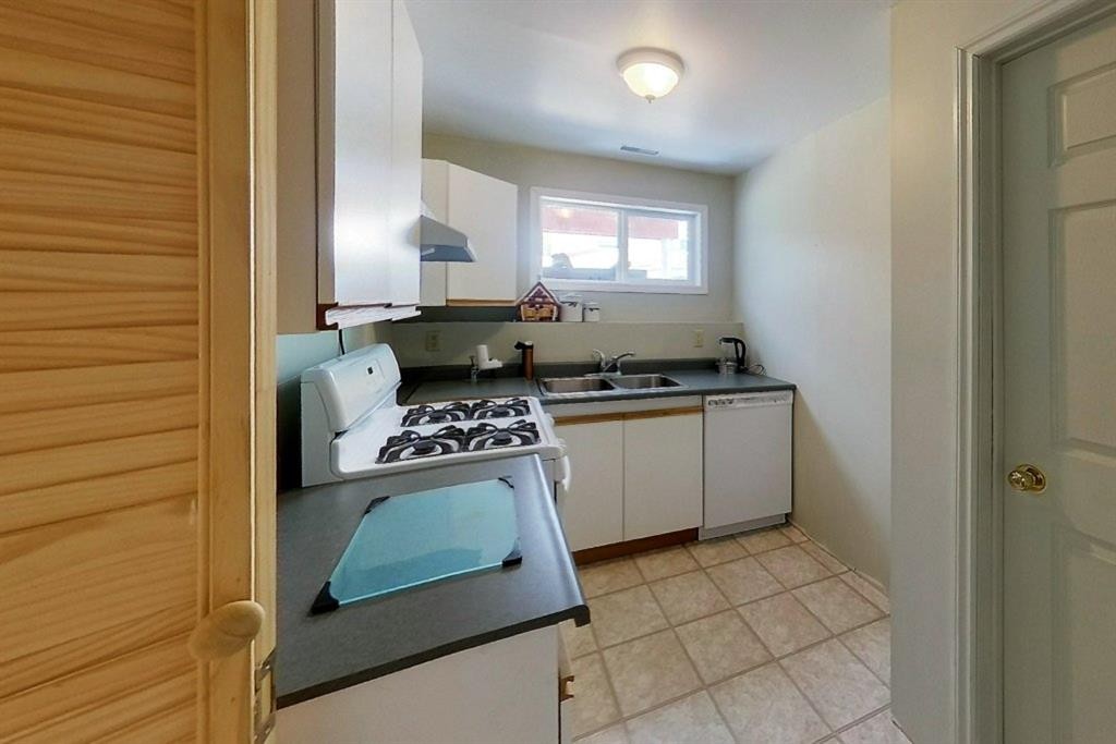 









5114


49 AVE

,
Robb,




AB
T0E 1X0

