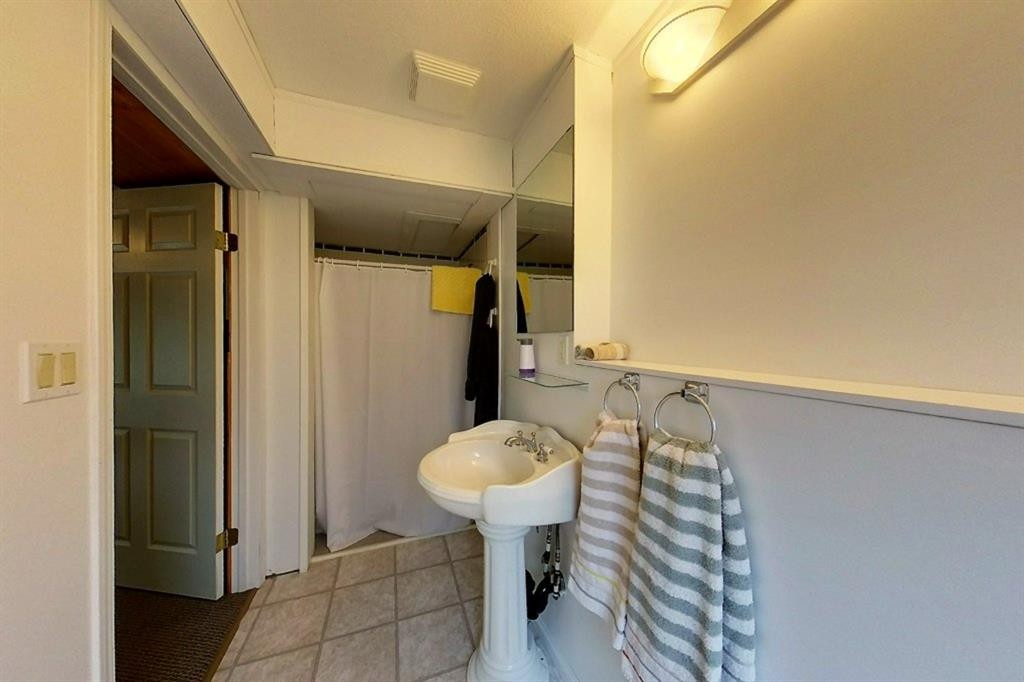 









5114


49 AVE

,
Robb,




AB
T0E 1X0

