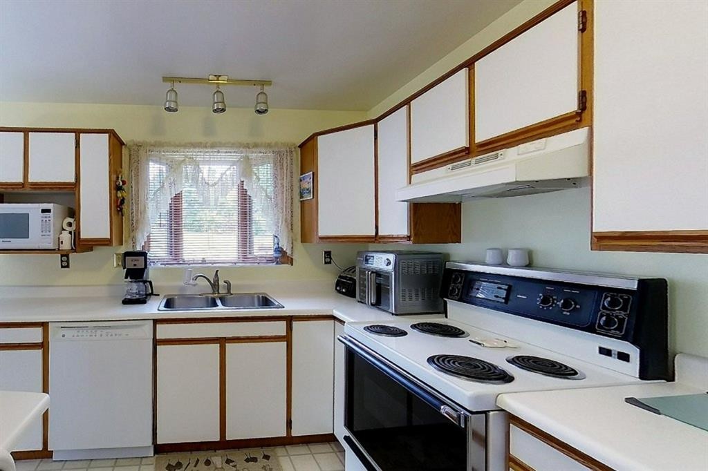 









5114


49 AVE

,
Robb,




AB
T0E 1X0

