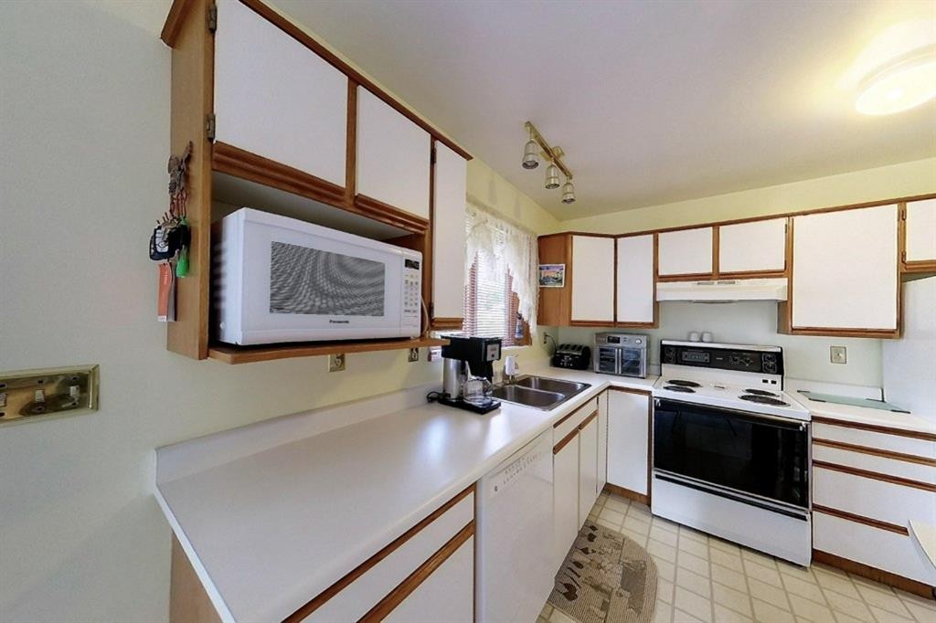 









5114


49 AVE

,
Robb,




AB
T0E 1X0

