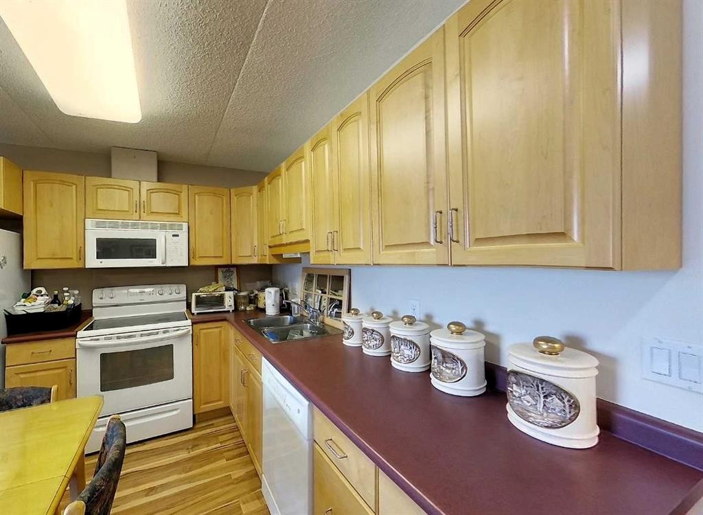 









777


48

Street, 302,
Edson,




AB
T7E 1Z6

