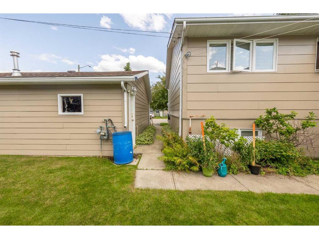 









4902


17 Avenue

,
Edson,




AB
T7E 1G4

