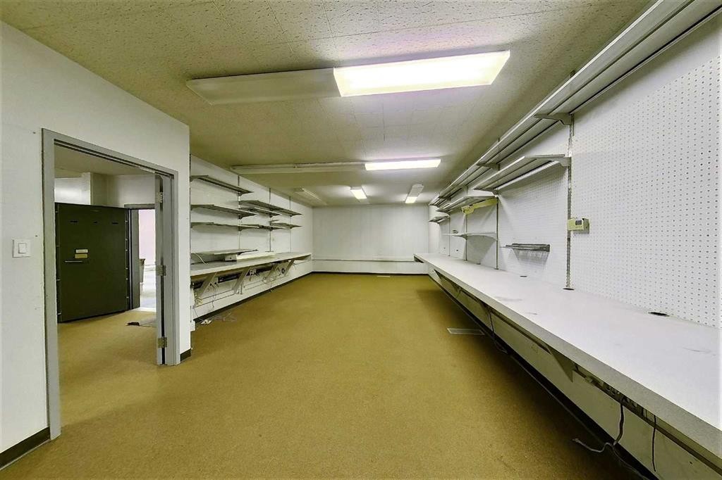 









320


50

Street,
Edson,




AB
T7E 1N7

