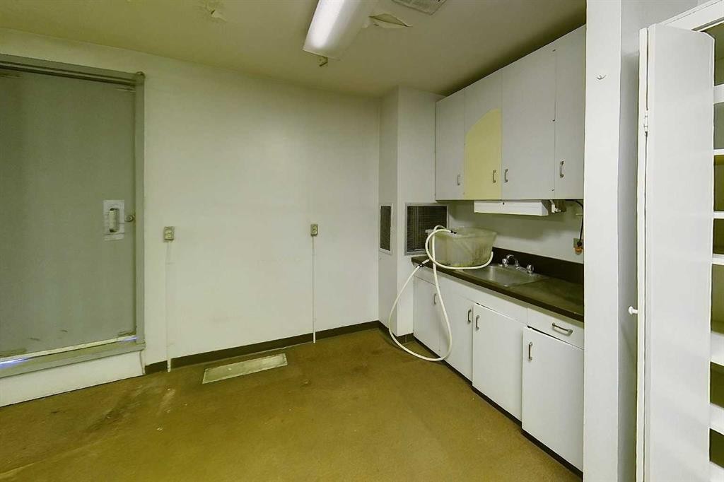 









320


50

Street,
Edson,




AB
T7E 1N7

