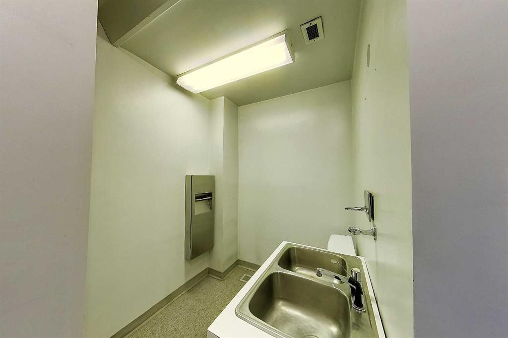 









320


50

Street,
Edson,




AB
T7E 1N7

