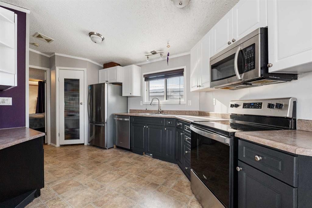 









27


Henke

Place,
Whitecourt,




AB
T7S 1V9

