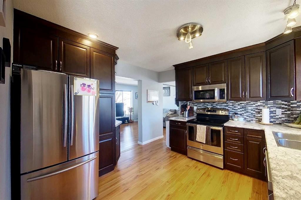 









1402


Edson Drive

,
Edson,




AB
T7E 1H6


