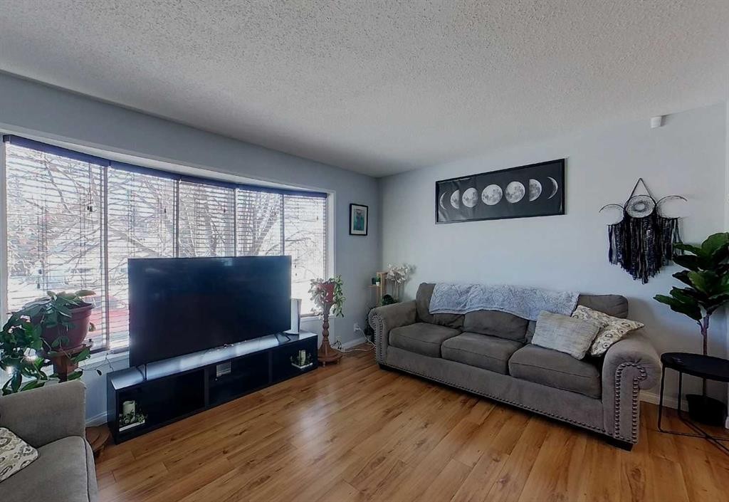 









1402


Edson Drive

,
Edson,




AB
T7E 1H6

