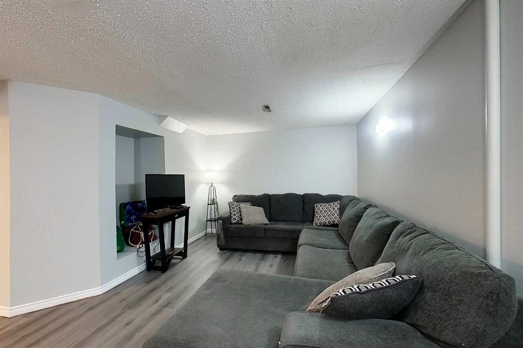 









1402


Edson Drive

,
Edson,




AB
T7E 1H6

