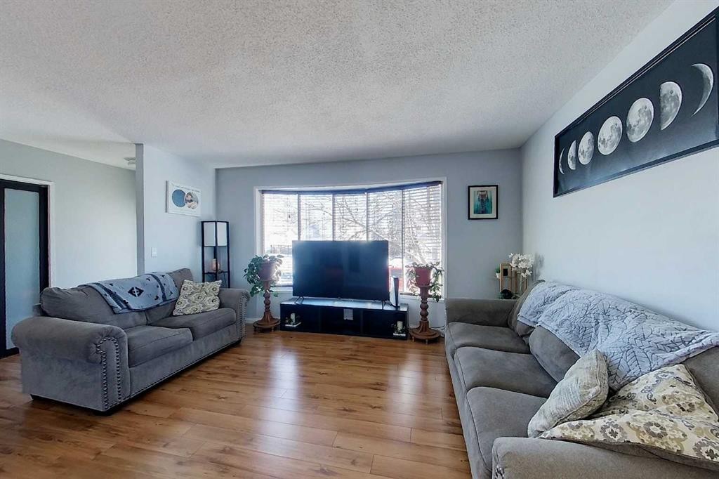 









1402


Edson Drive

,
Edson,




AB
T7E 1H6

