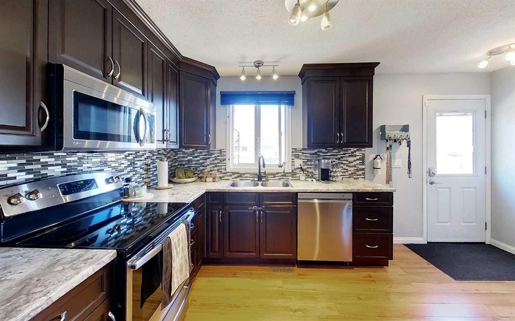 









1402


Edson Drive

,
Edson,




AB
T7E 1H6

