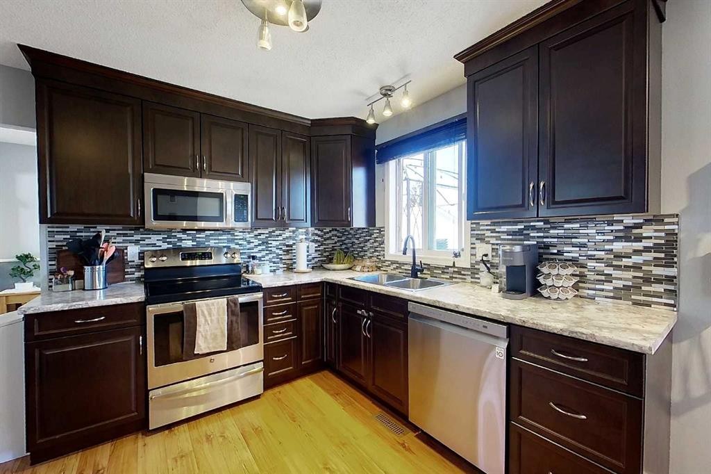 









1402


Edson Drive

,
Edson,




AB
T7E 1H6

