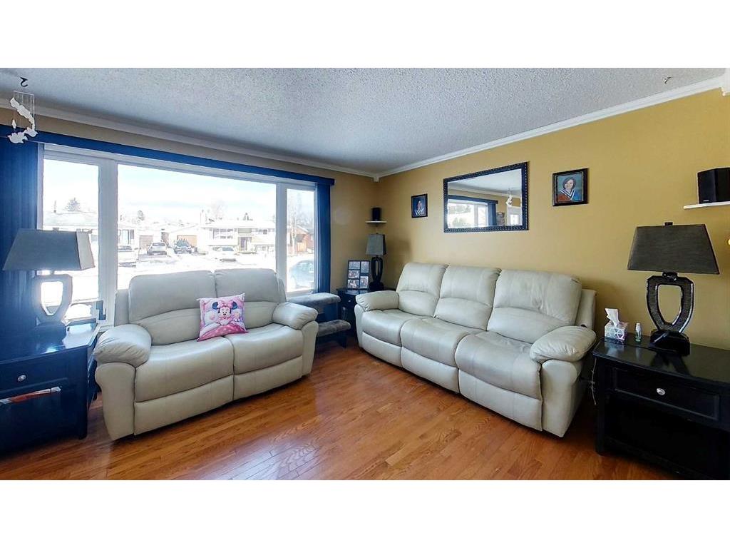 









5743


9

Avenue,
Edson,




AB
T7E1J3

