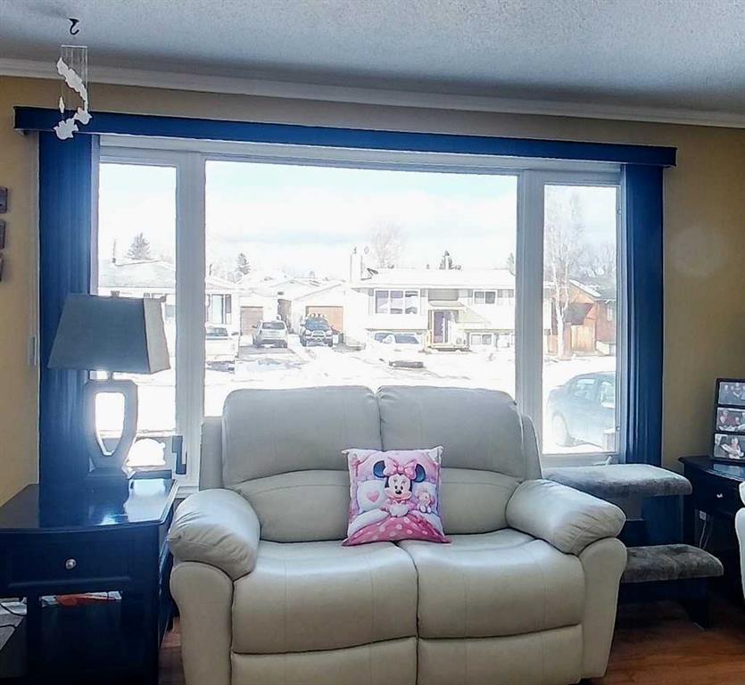









5743


9

Avenue,
Edson,




AB
T7E1J3

