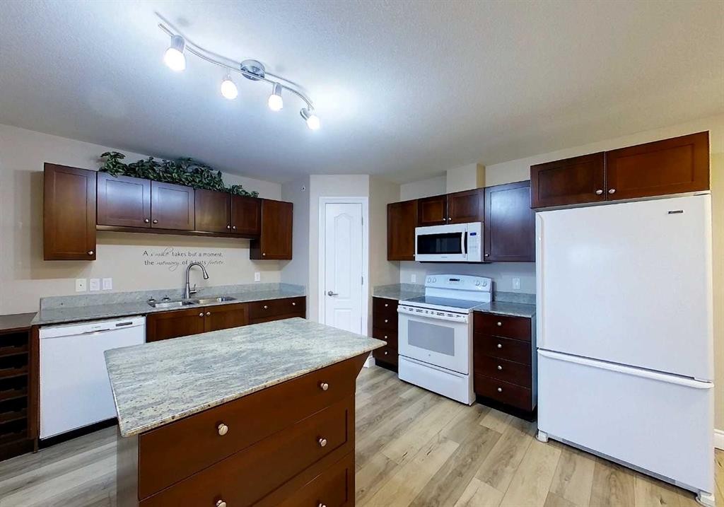 









5037


7

Avenue, 406,
Edson,




AB
T7E0A8

