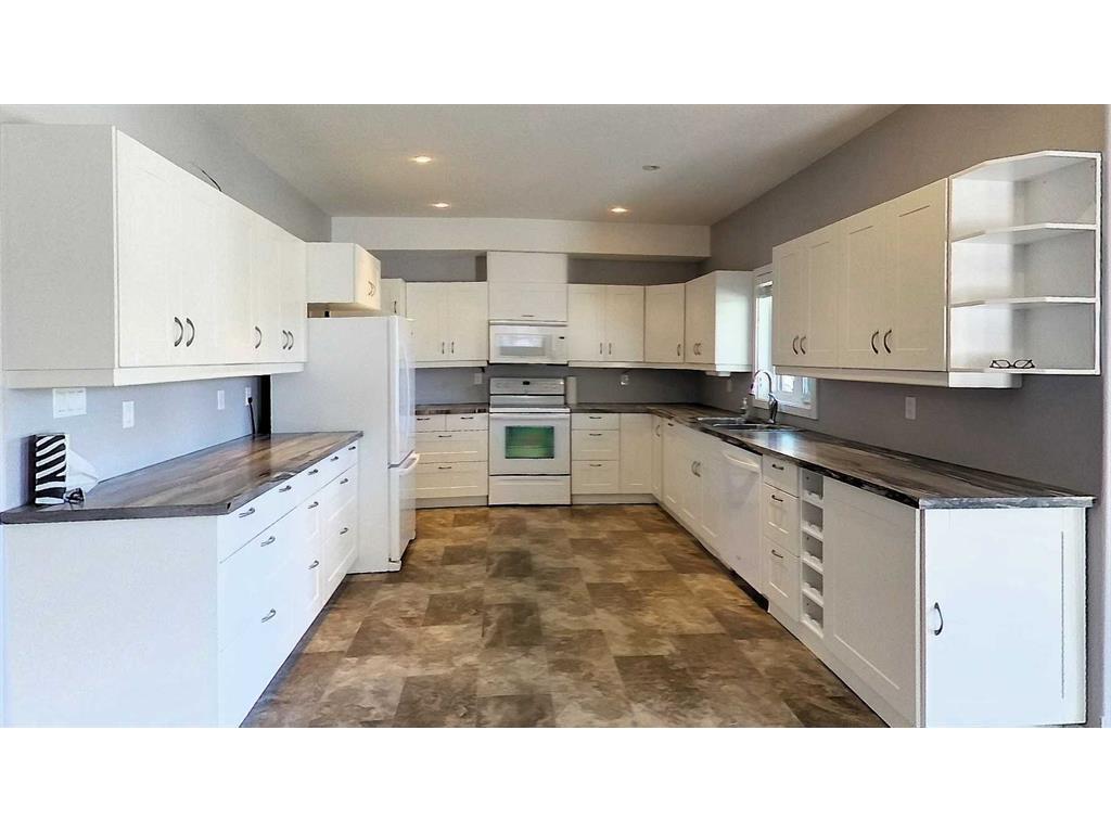 









5651


16 Ave

,
Edson,




AB
T7E 1X1


