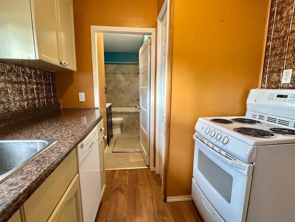 









4805


50

Avenue,
Mayerthorpe,




AB
T0E 1N0


