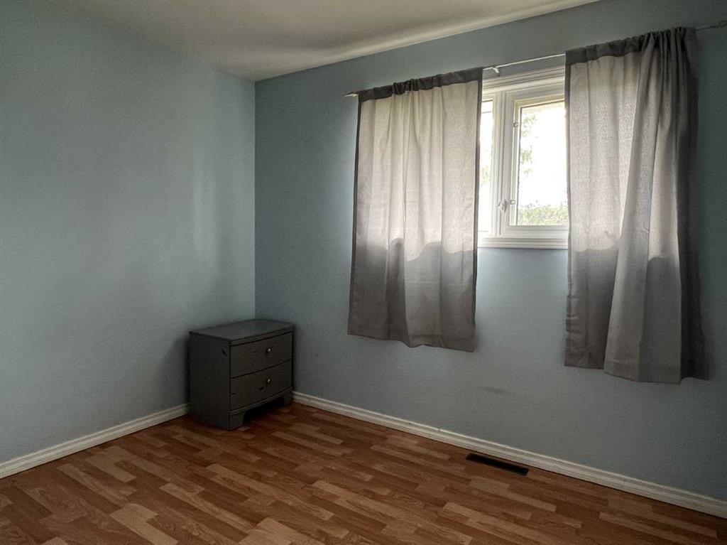 









4338


6

Avenue,
Edson,




AB
T7E 1B5

