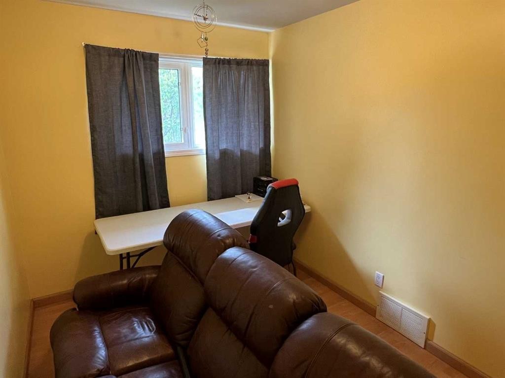 









4338


6

Avenue,
Edson,




AB
T7E 1B5

