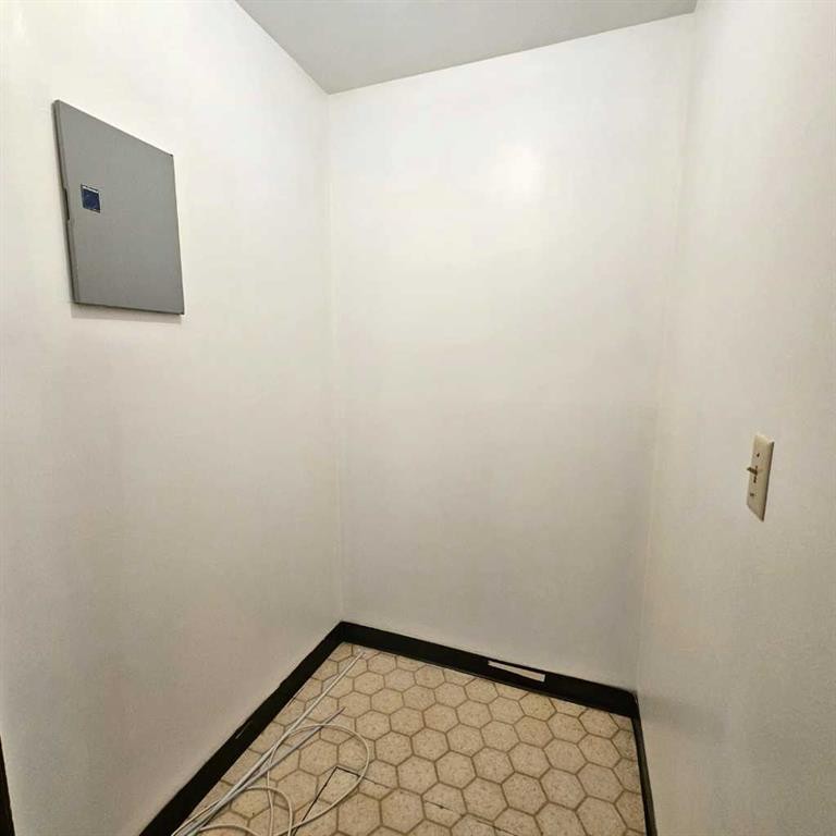 









1221B


Westhaven Drive

, 102,
Edson,




AB
T7E 1P9

