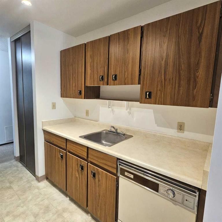 









1221B


Westhaven Drive

, 102,
Edson,




AB
T7E 1P9

