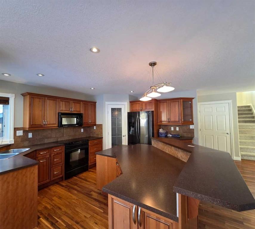 









6138


11

Avenue,
Edson,




AB
T7E 1Y8

